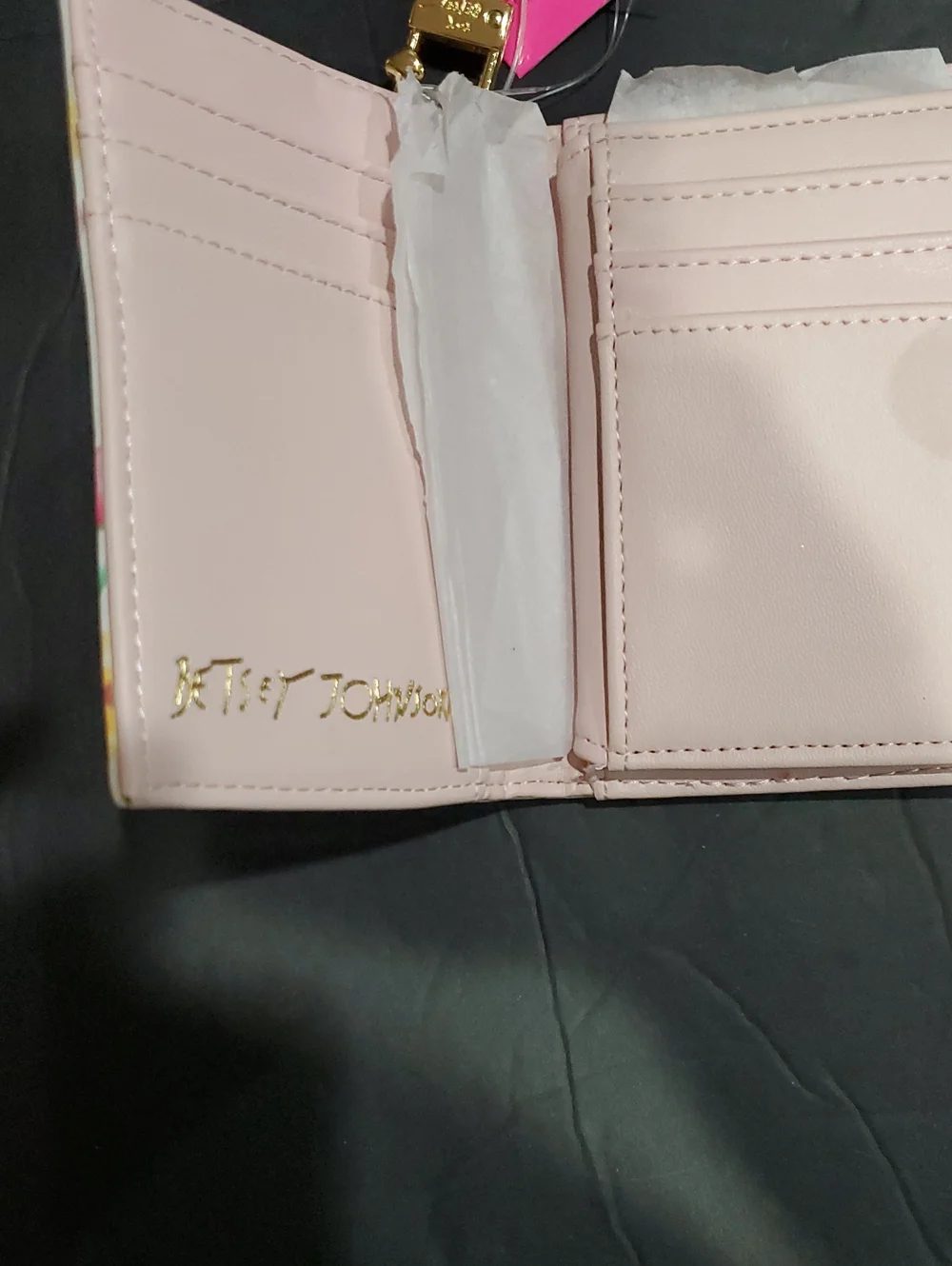 Betsey Johnson xoleah white floral bj103500 trifold‎ wallet brand new